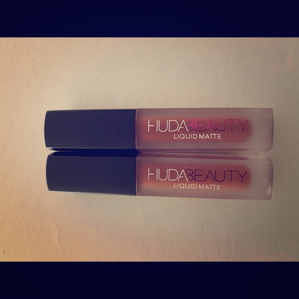 Huda Beauty Liquid Matte mini  “Trendsetter”